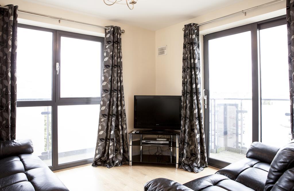 Cheltenham Plaza Apartments Ashchurch Dış mekan fotoğraf