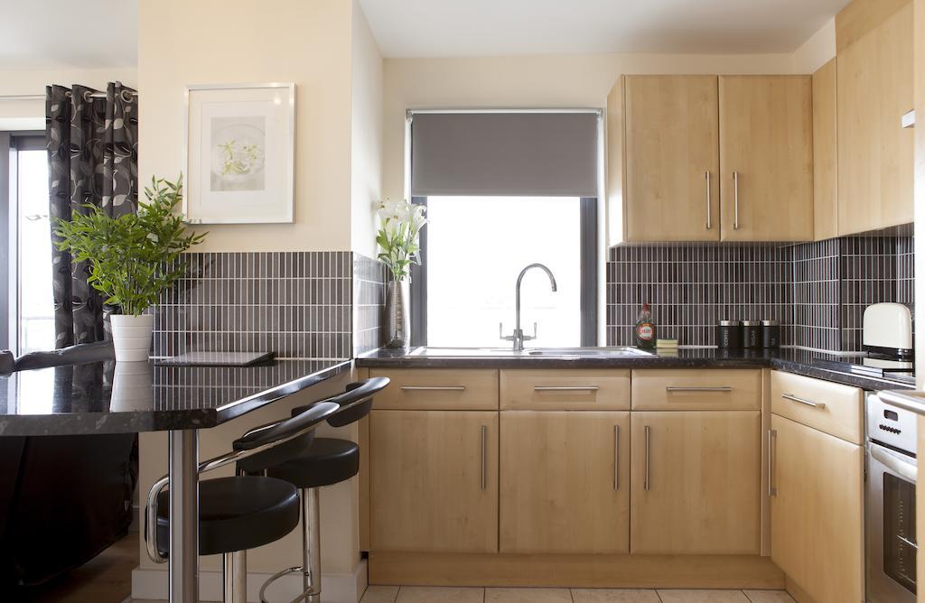 Cheltenham Plaza Apartments Ashchurch Dış mekan fotoğraf