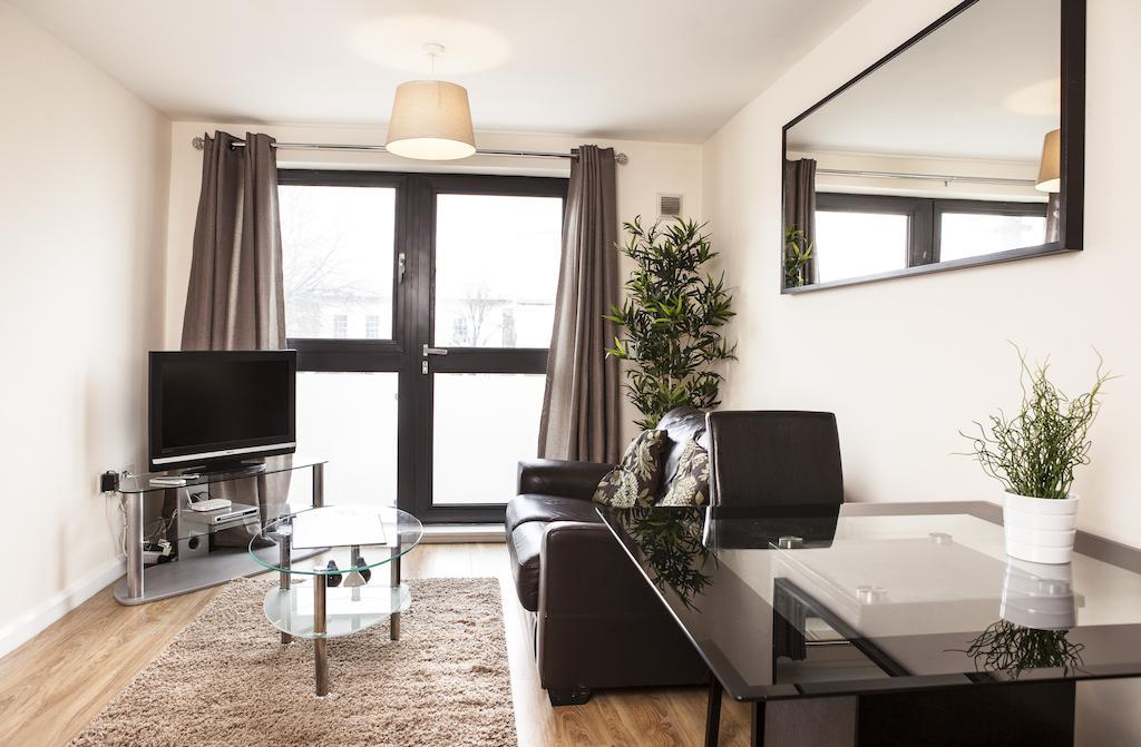 Cheltenham Plaza Apartments Ashchurch Dış mekan fotoğraf