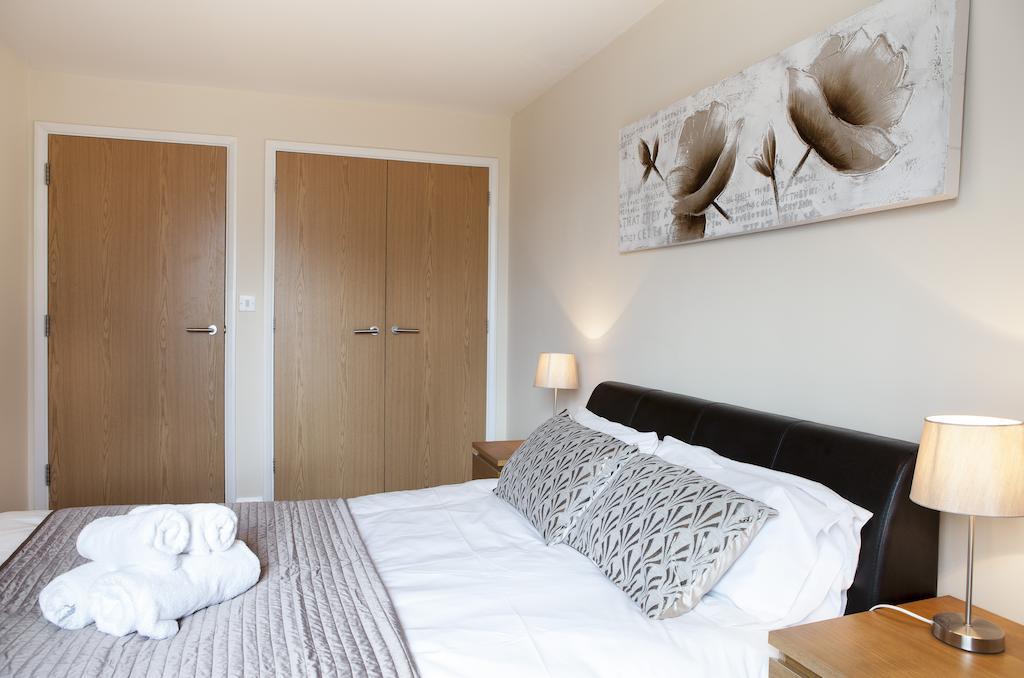 Cheltenham Plaza Apartments Ashchurch Dış mekan fotoğraf
