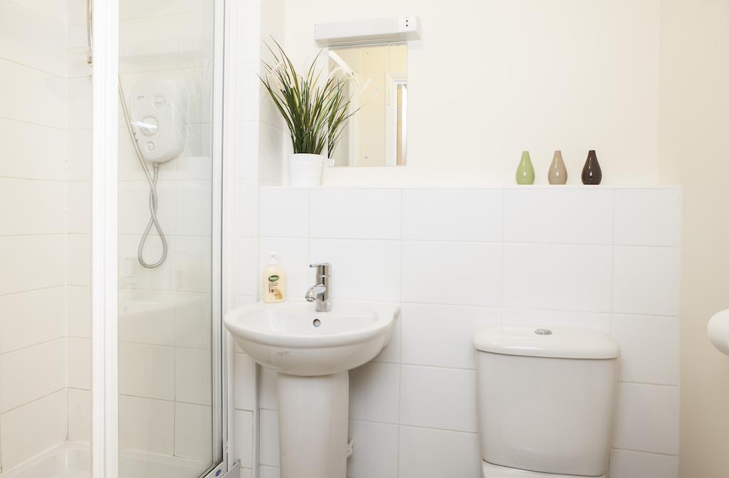 Cheltenham Plaza Apartments Ashchurch Dış mekan fotoğraf
