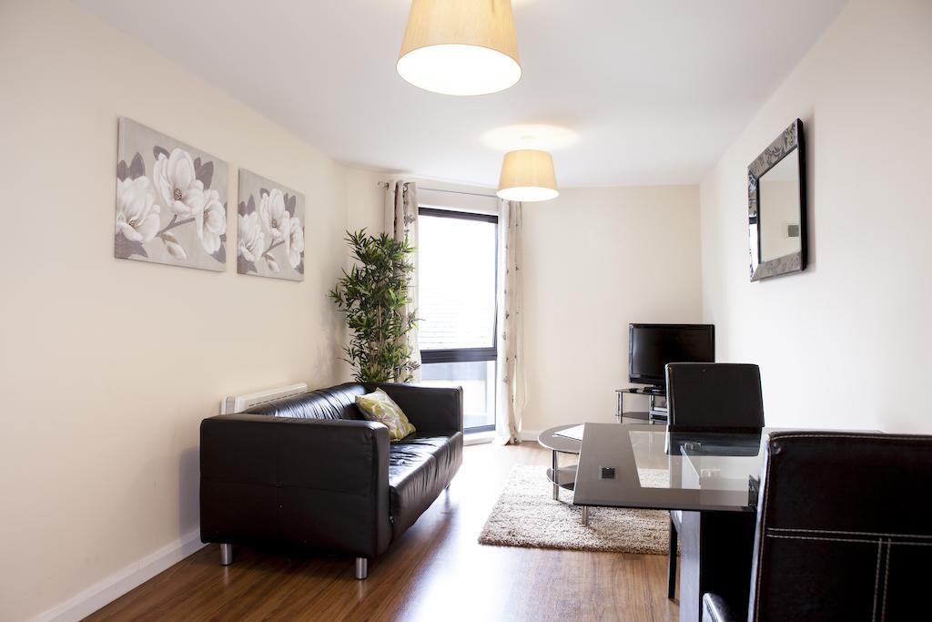 Cheltenham Plaza Apartments Ashchurch Dış mekan fotoğraf