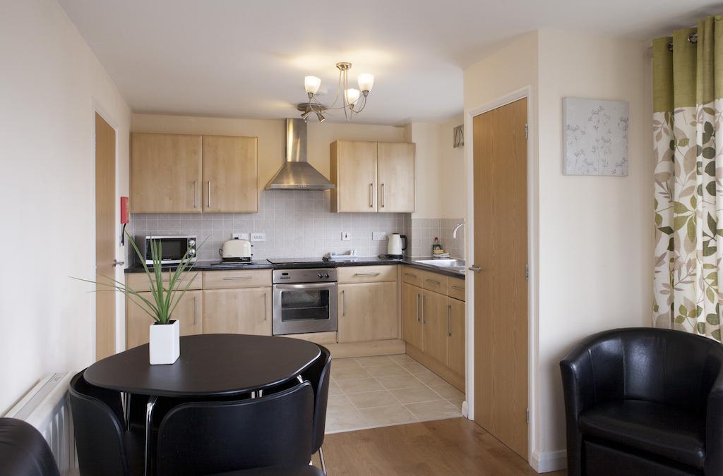 Cheltenham Plaza Apartments Ashchurch Dış mekan fotoğraf