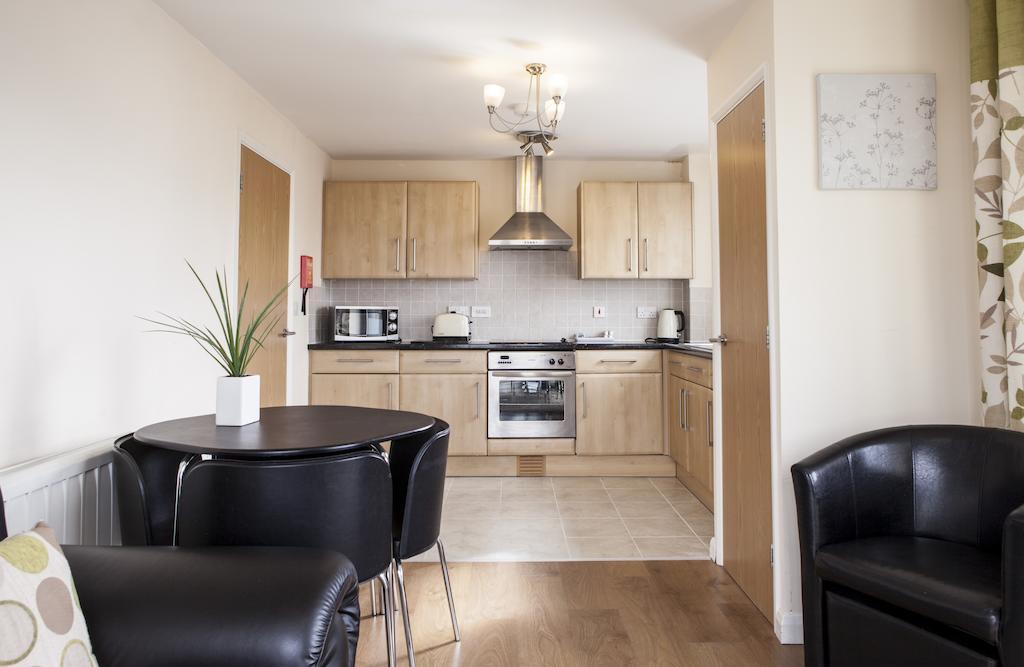 Cheltenham Plaza Apartments Ashchurch Dış mekan fotoğraf