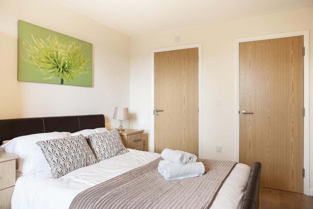 Cheltenham Plaza Apartments Ashchurch Dış mekan fotoğraf