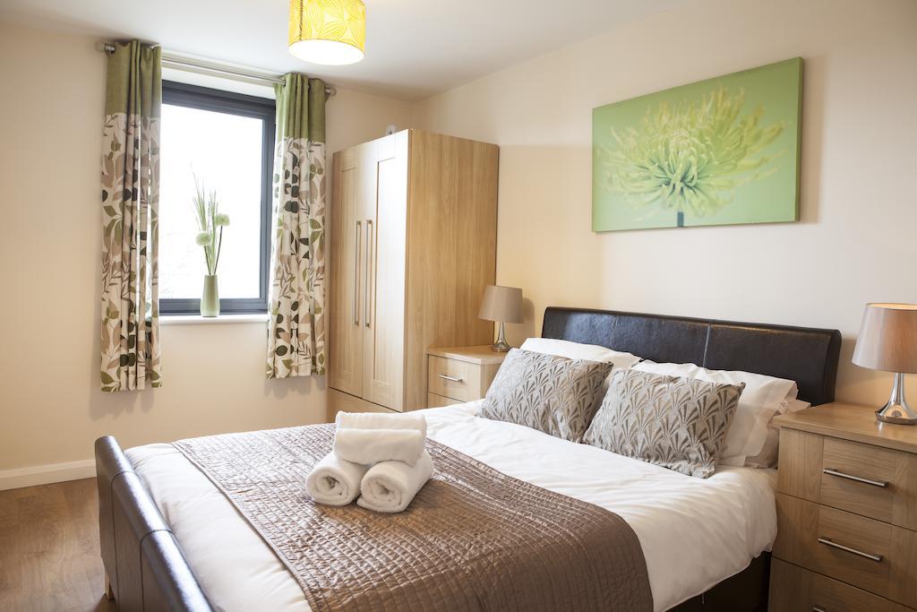 Cheltenham Plaza Apartments Ashchurch Dış mekan fotoğraf