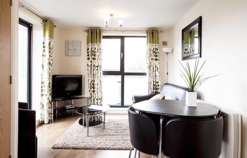 Cheltenham Plaza Apartments Ashchurch Dış mekan fotoğraf