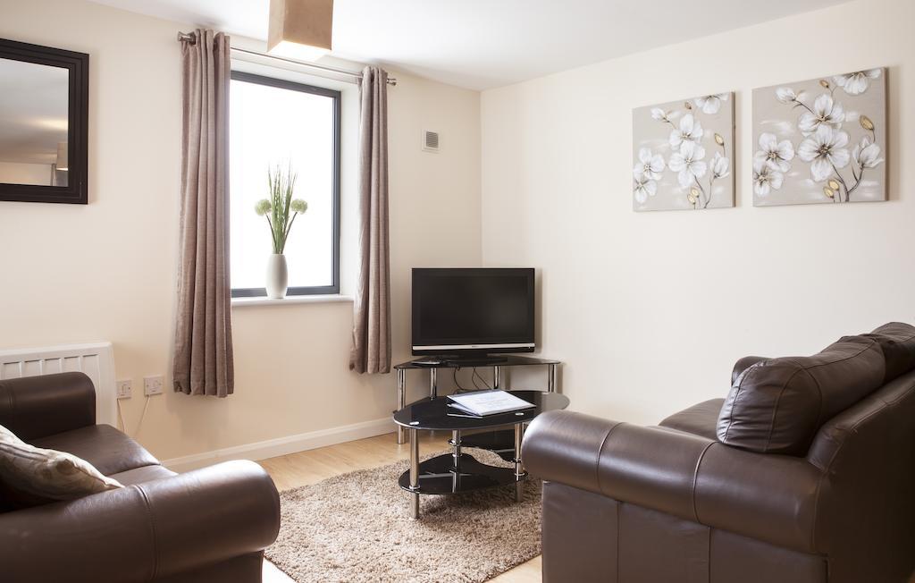 Cheltenham Plaza Apartments Ashchurch Dış mekan fotoğraf