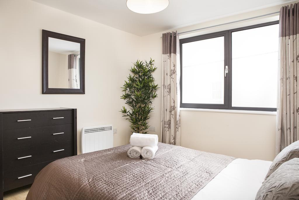 Cheltenham Plaza Apartments Ashchurch Dış mekan fotoğraf
