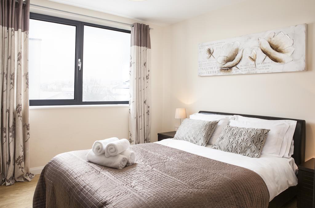 Cheltenham Plaza Apartments Ashchurch Dış mekan fotoğraf