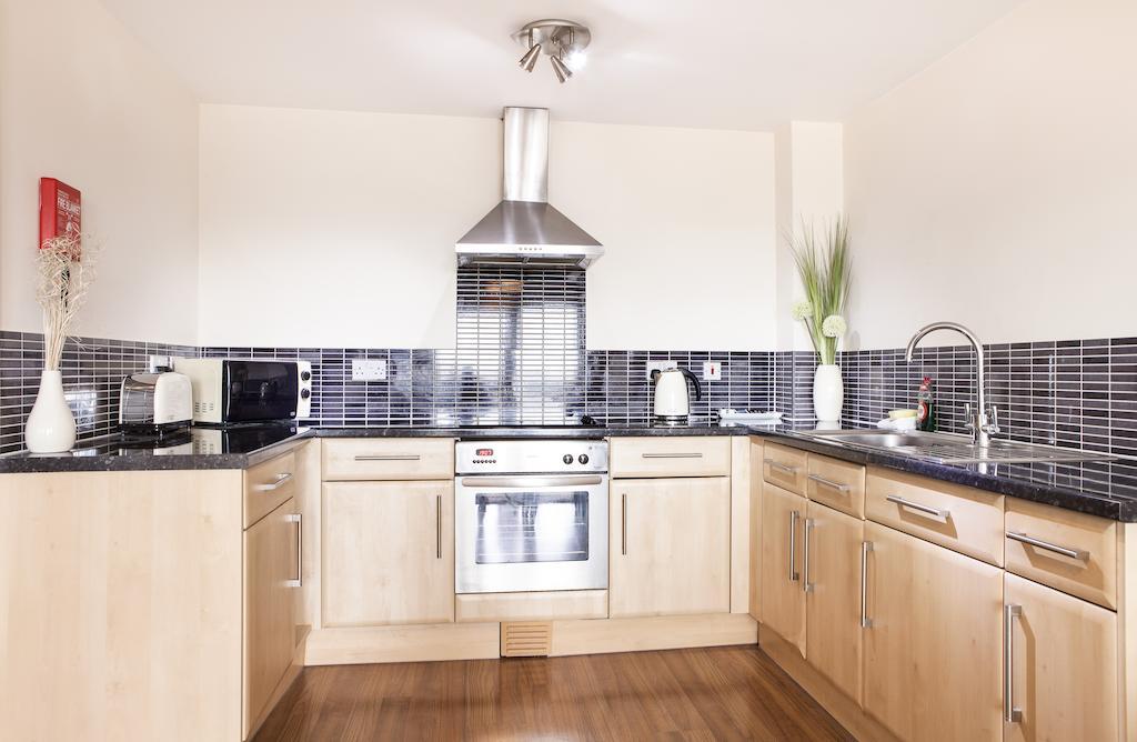 Cheltenham Plaza Apartments Ashchurch Dış mekan fotoğraf