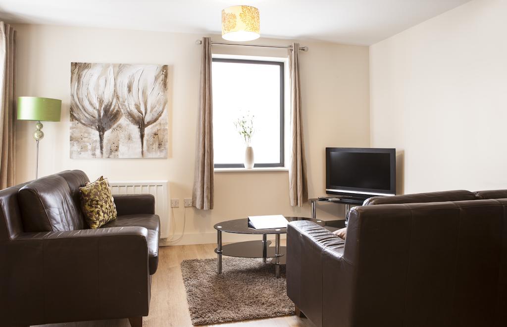 Cheltenham Plaza Apartments Ashchurch Oda fotoğraf