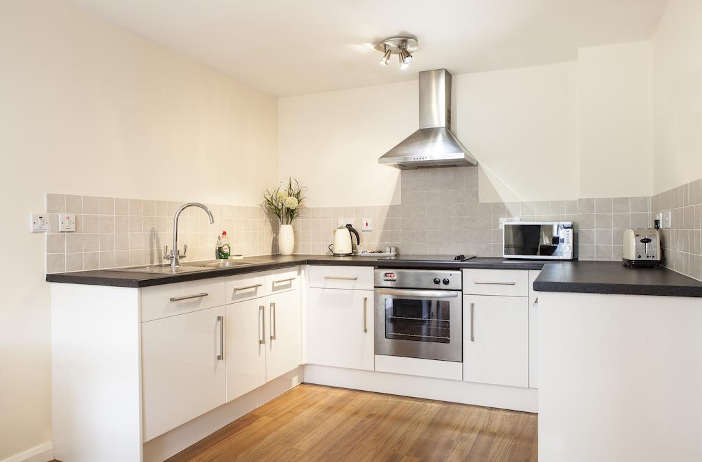 Cheltenham Plaza Apartments Ashchurch Oda fotoğraf