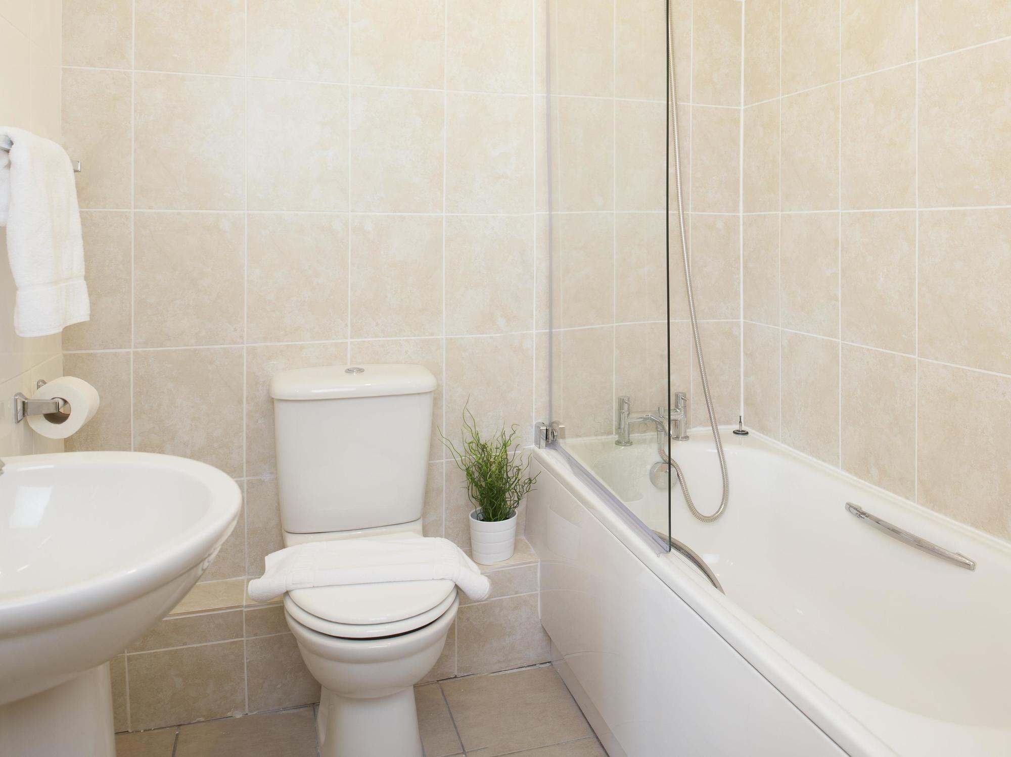 Cheltenham Plaza Apartments Ashchurch Dış mekan fotoğraf