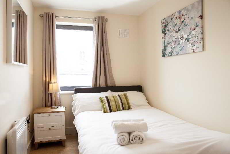Cheltenham Plaza Apartments Ashchurch Dış mekan fotoğraf